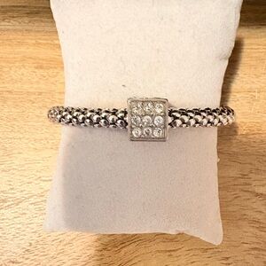 Elegant 18k plated Bracelet with Crystal Accents